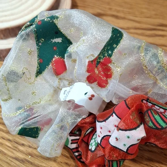 Festive Red & White Scrunchie Set - Picture 3 of 3